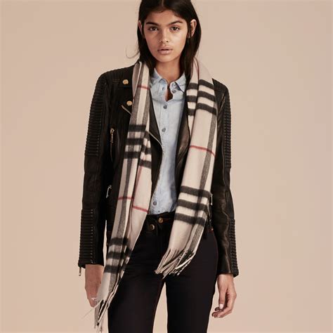 Results for burberry scarf 